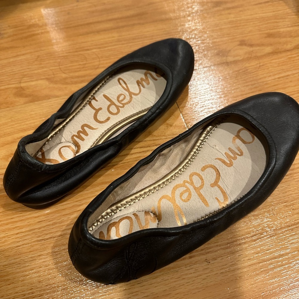 Black leather flats 5 1/2